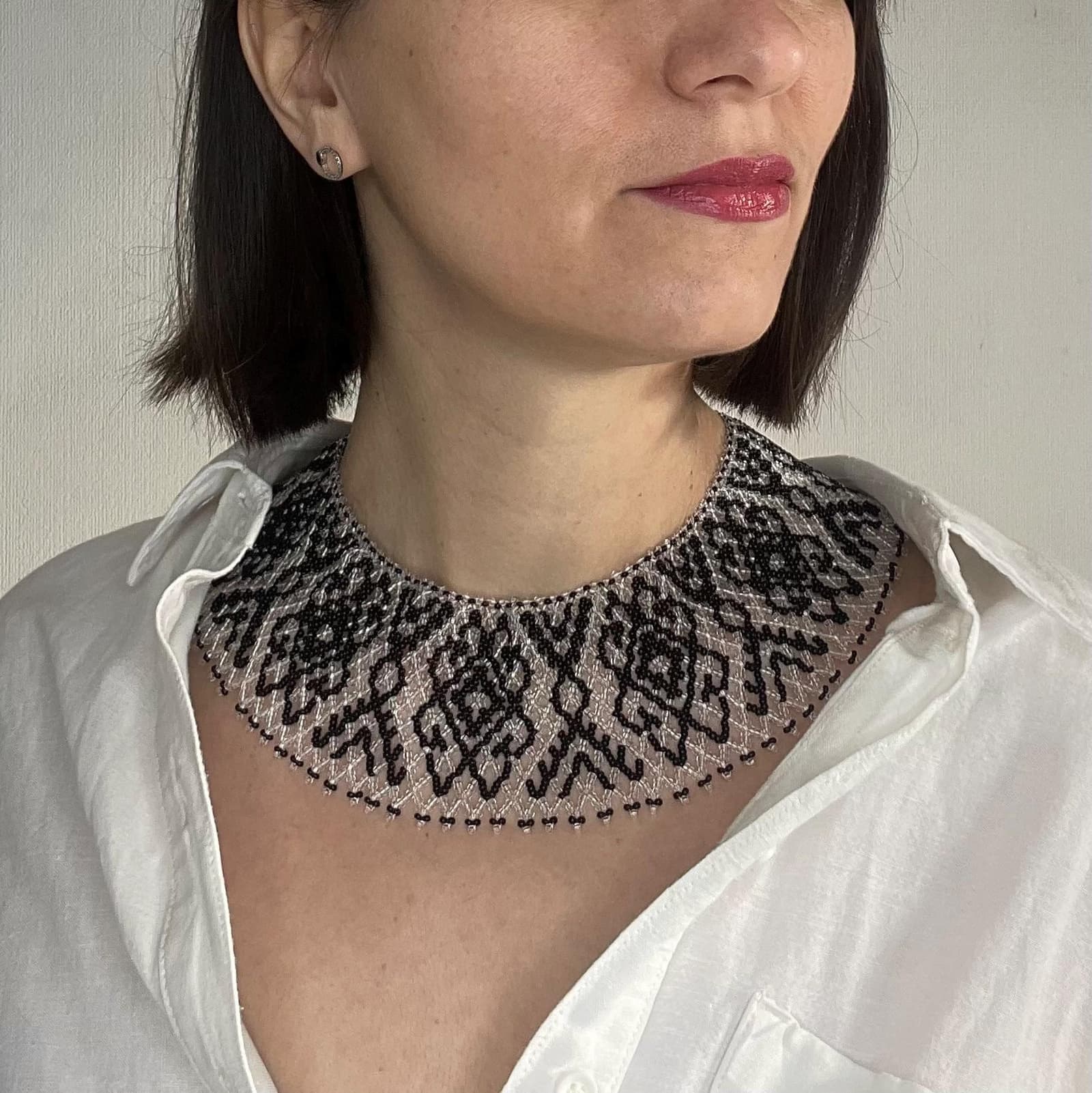 Black beaded lace collar choker with openwork ornament